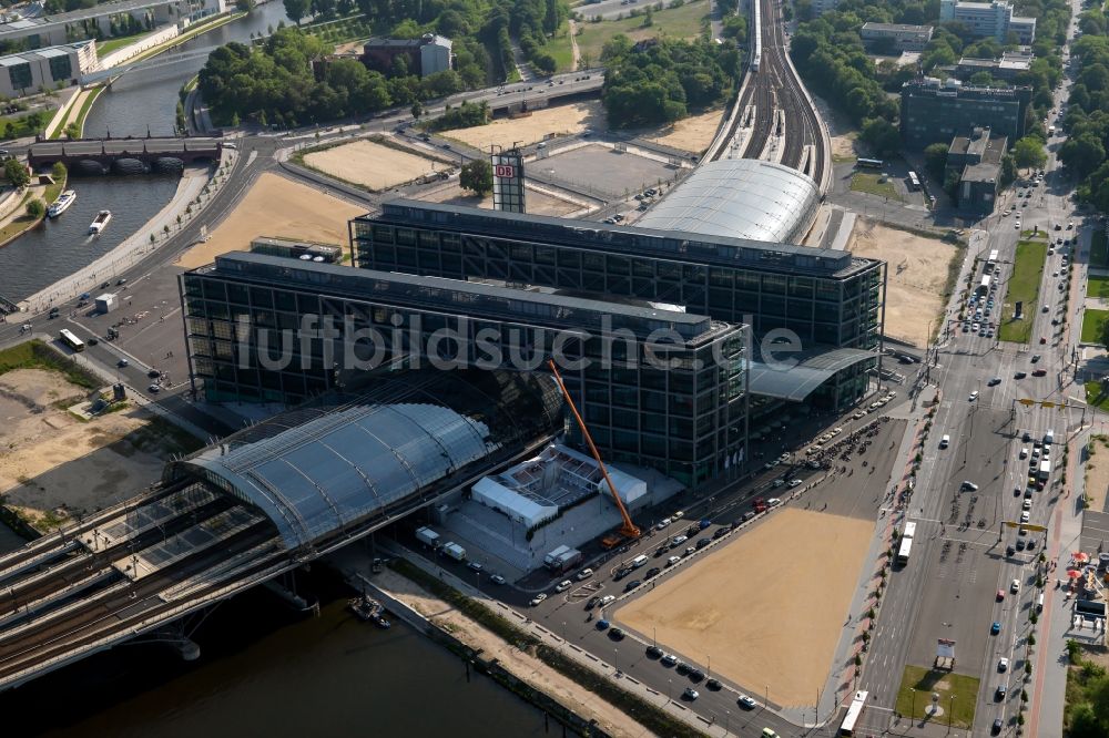 Luftaufnahme Berlin - Hauptbahnhof der Deutschen Bahn in Berlin, Deutschland