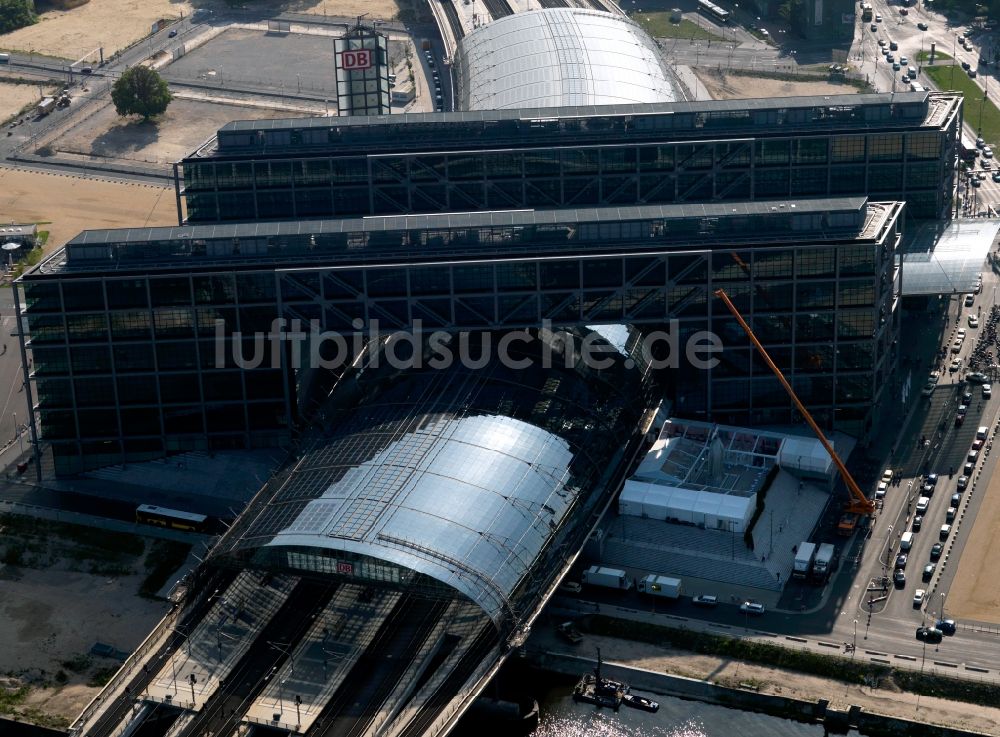 Berlin von oben - Hauptbahnhof der Deutschen Bahn in Berlin, Deutschland