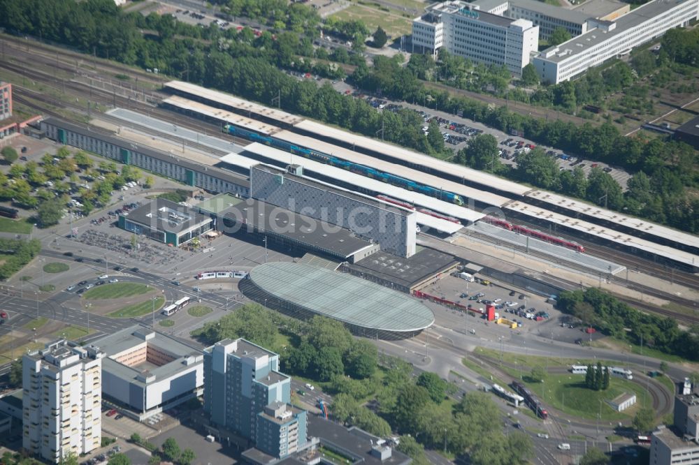 Braunschweig aus der Vogelperspektive: Hauptbahnhof der Deutschen Bahn in Braunschweig im Bundesland Niedersachsen