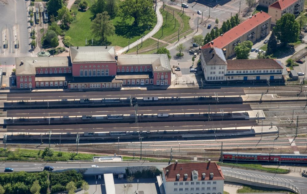 Luftaufnahme Dessau-Roßlau - Hauptbahnhof der Deutschen Bahn in Dessau-Roßlau im Bundesland Sachsen-Anhalt