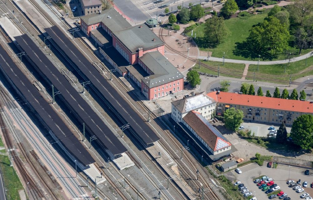 Dessau-Roßlau von oben - Hauptbahnhof der Deutschen Bahn in Dessau-Roßlau im Bundesland Sachsen-Anhalt