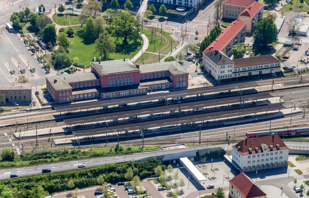 Dessau-Roßlau von oben - Hauptbahnhof der Deutschen Bahn in Dessau-Roßlau im Bundesland Sachsen-Anhalt