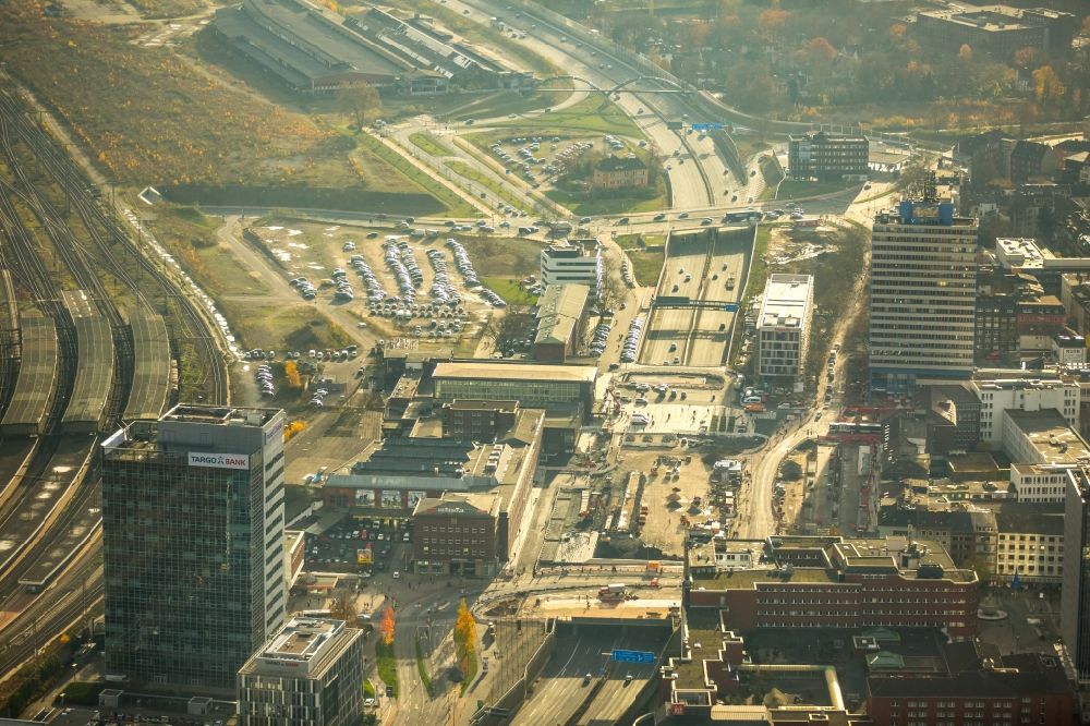 Duisburg von oben - Hauptbahnhof der Deutschen Bahn in Duisburg im Bundesland Nordrhein-Westfalen
