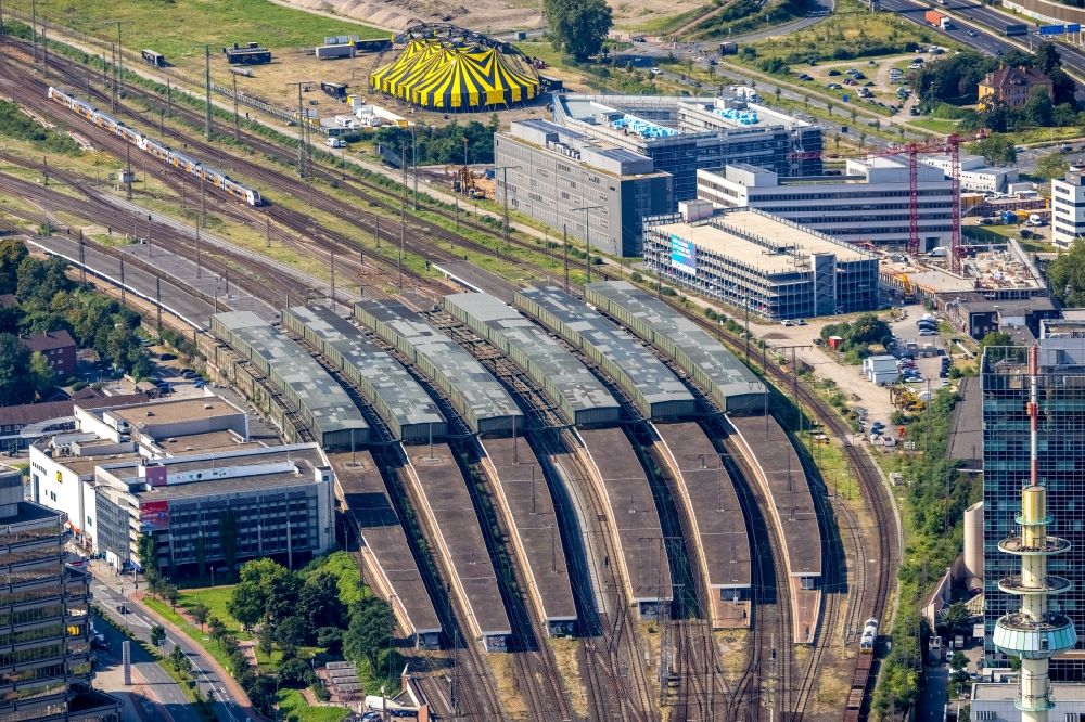 Duisburg von oben - Hauptbahnhof der Deutschen Bahn in Duisburg im Bundesland Nordrhein-Westfalen, Deutschland