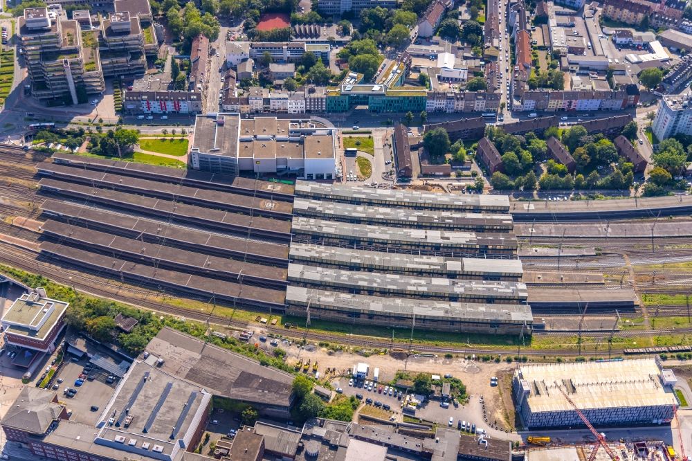 Duisburg von oben - Hauptbahnhof der Deutschen Bahn in Duisburg im Bundesland Nordrhein-Westfalen, Deutschland