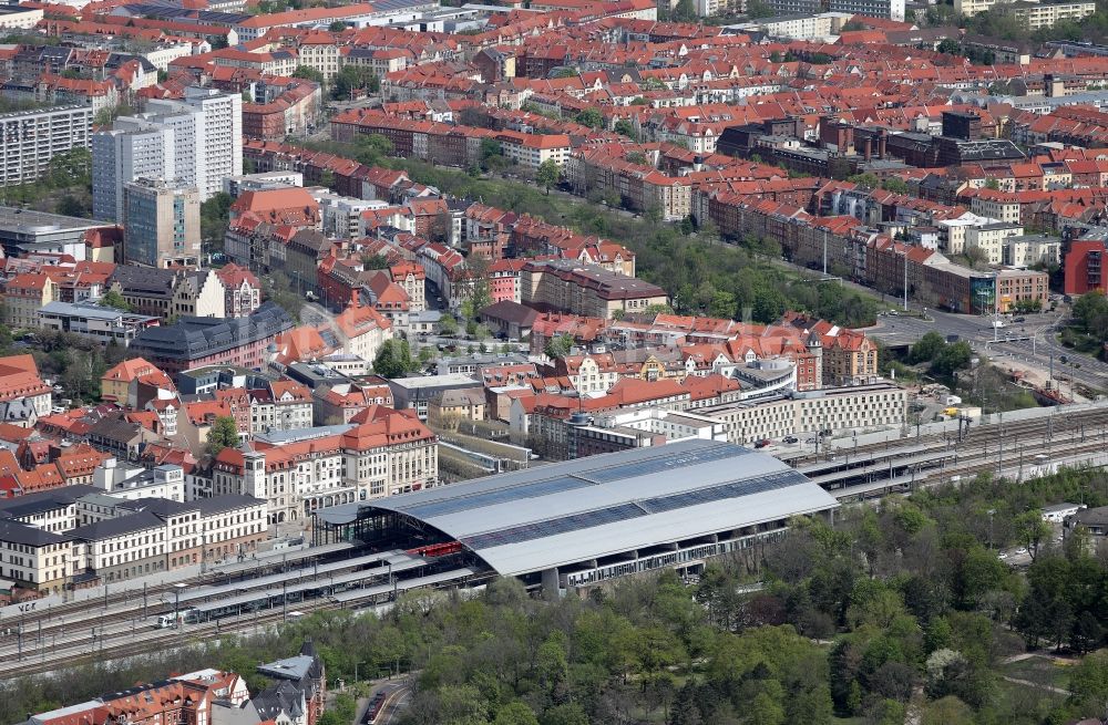 Erfurt aus der Vogelperspektive: Hauptbahnhof der Deutschen Bahn in Erfurt im Bundesland Thüringen, Deutschland