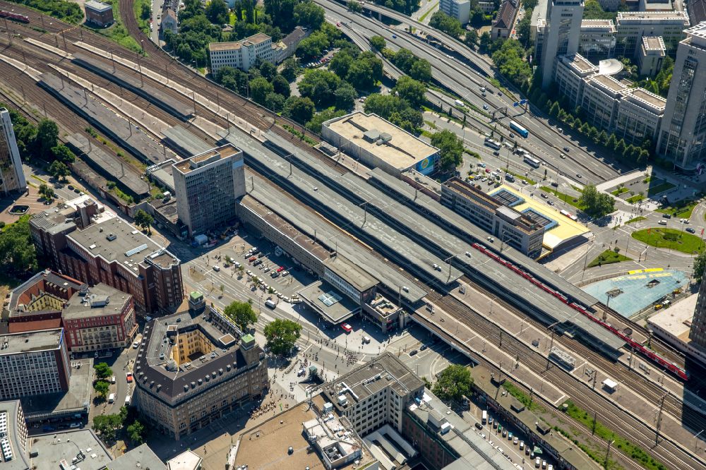 Essen von oben - Hauptbahnhof der Deutschen Bahn in Essen im Bundesland Nordrhein-Westfalen, Deutschland