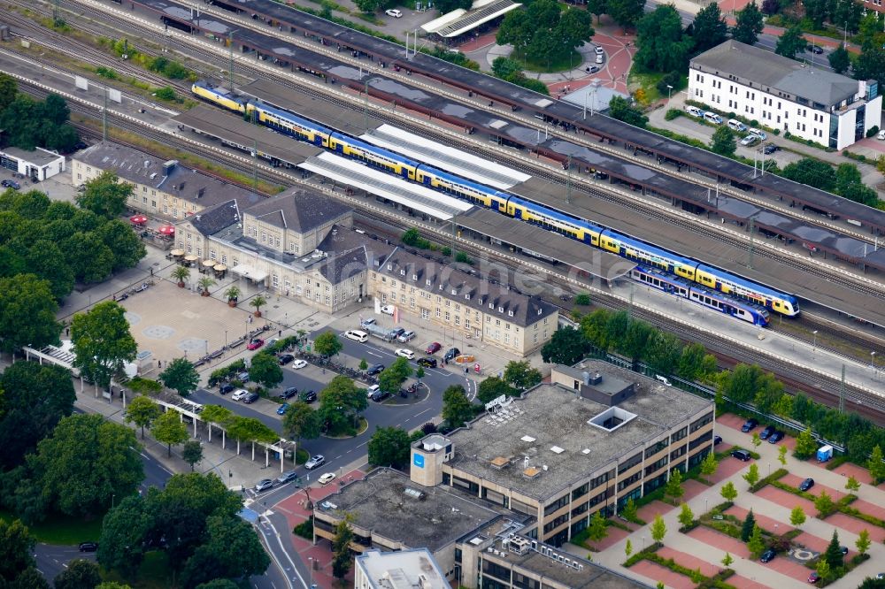 Göttingen aus der Vogelperspektive: Hauptbahnhof der Deutschen Bahn in Göttingen im Bundesland Niedersachsen