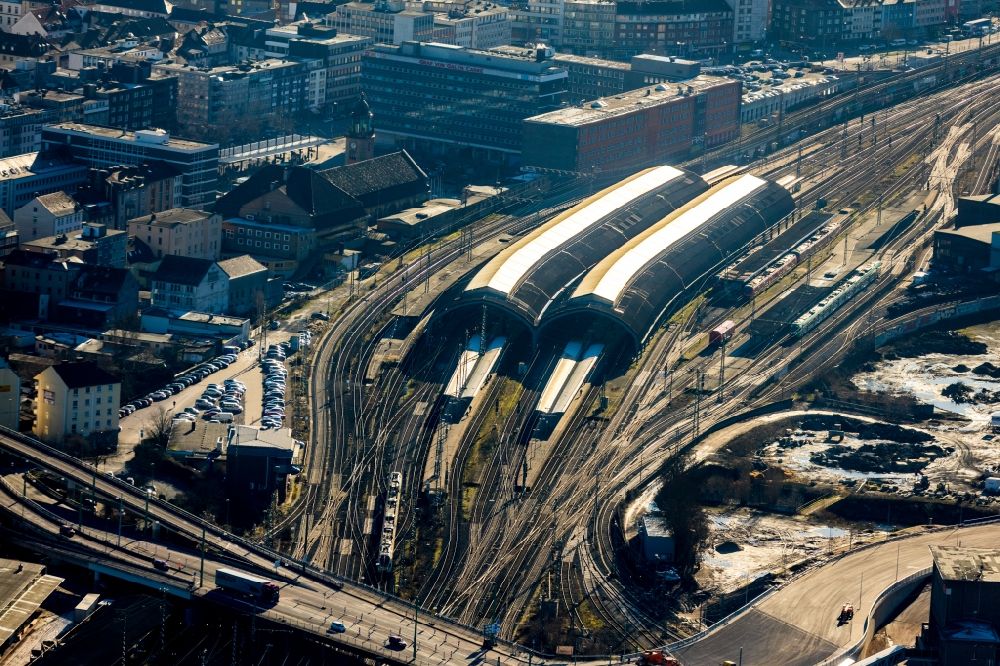 Hagen aus der Vogelperspektive: Hauptbahnhof der Deutschen Bahn in Hagen im Bundesland Nordrhein-Westfalen, Deutschland