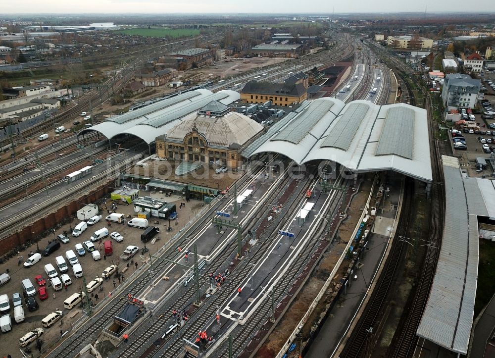 Halle (Saale) aus der Vogelperspektive: Hauptbahnhof der Deutschen Bahn in Halle (Saale) im Bundesland Sachsen-Anhalt, Deutschland
