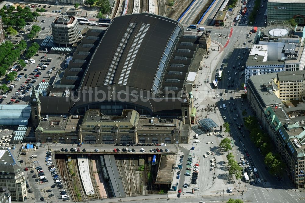 Hamburg aus der Vogelperspektive: Hauptbahnhof der Deutschen Bahn in Hamburg, Deutschland