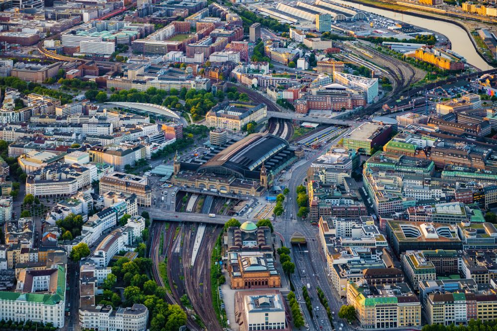 Luftbild Hamburg - Hauptbahnhof der Deutschen Bahn in Hamburg, Deutschland