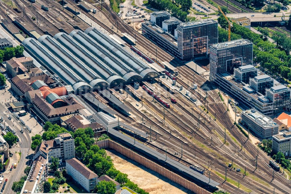 Luftaufnahme Karlsruhe - Hauptbahnhof der Deutschen Bahn in Karlsruhe im Bundesland Baden-Württemberg, Deutschland