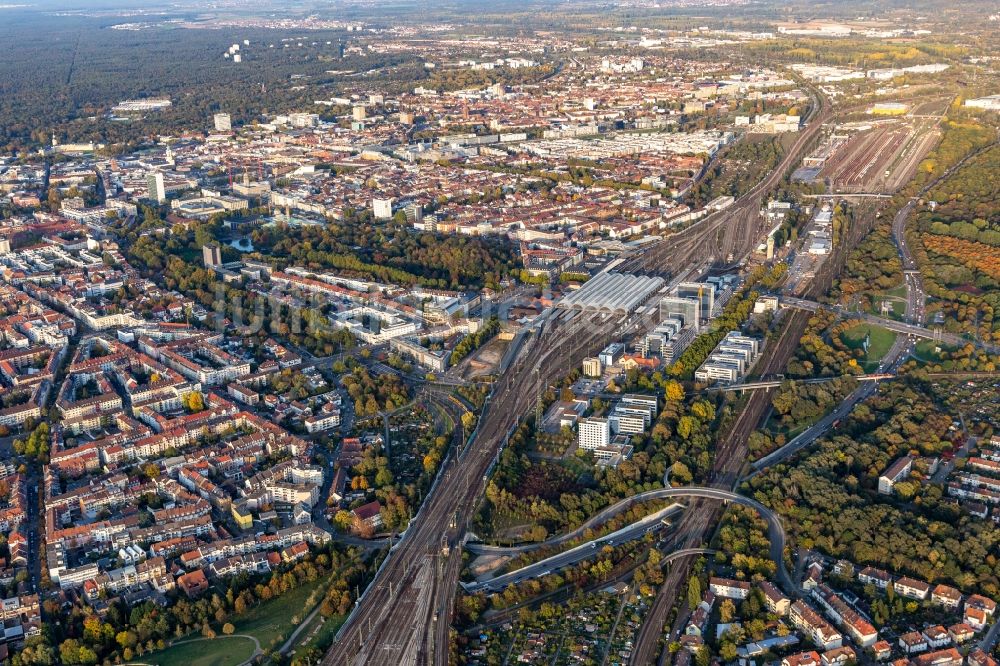 Luftbild Karlsruhe - Hauptbahnhof der Deutschen Bahn in Karlsruhe im Bundesland Baden-Württemberg, Deutschland