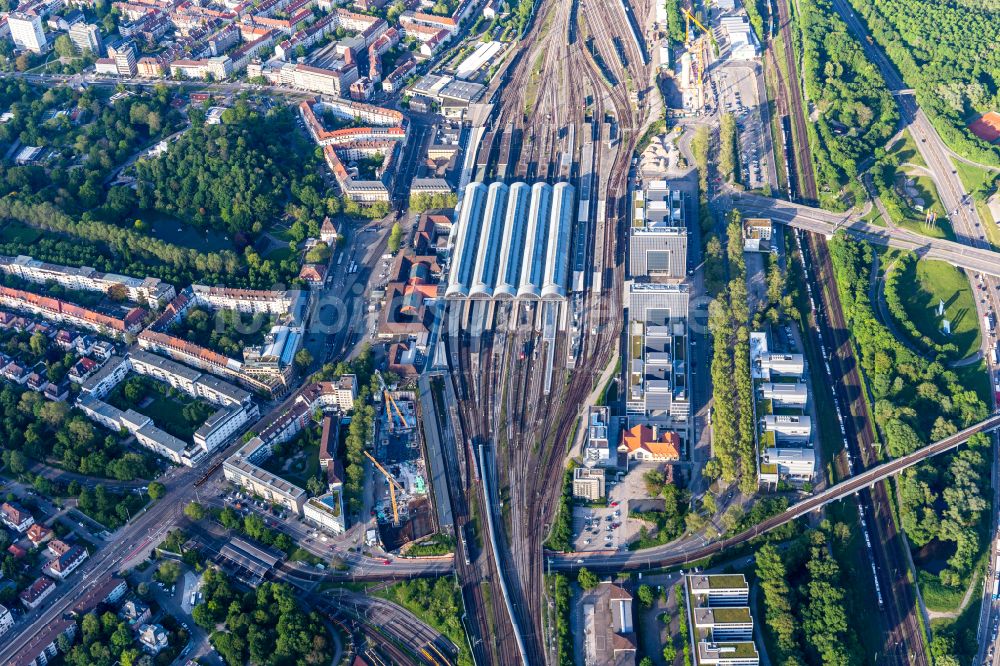 Karlsruhe von oben - Hauptbahnhof der Deutschen Bahn in Karlsruhe im Bundesland Baden-Württemberg, Deutschland