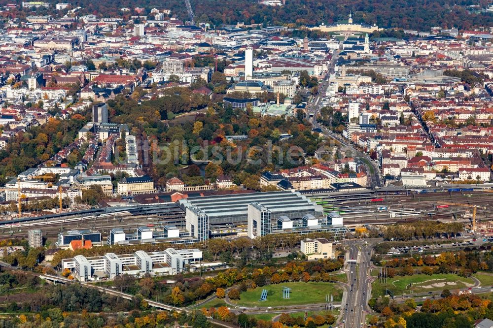 Karlsruhe aus der Vogelperspektive: Hauptbahnhof der Deutschen Bahn in Karlsruhe im Bundesland Baden-Württemberg, Deutschland