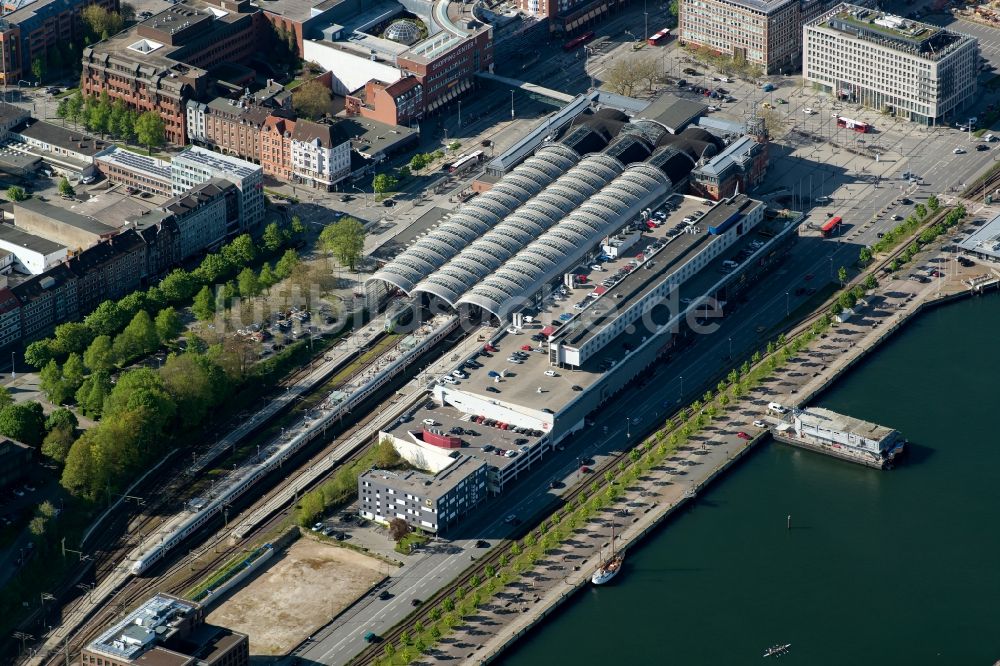 Kiel von oben - Hauptbahnhof der Deutschen Bahn in Kiel im Bundesland Schleswig-Holstein, Deutschland