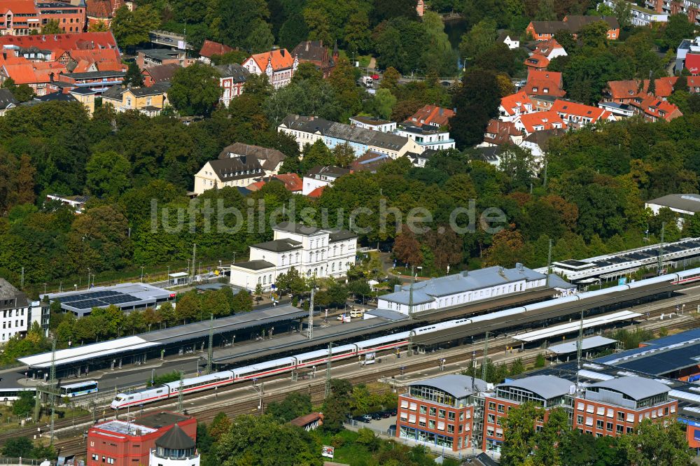 Lüneburg aus der Vogelperspektive: Hauptbahnhof der Deutschen Bahn in Lüneburg im Bundesland Niedersachsen, Deutschland