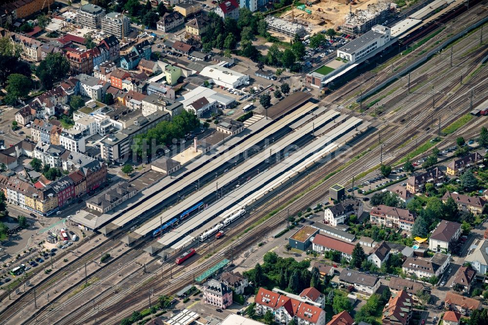 Luftaufnahme Offenburg - Hauptbahnhof der Deutschen Bahn in Offenburg im Bundesland Baden-Württemberg, Deutschland