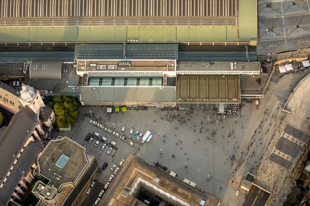 Köln aus der Vogelperspektive: Hauptbahnhof der Deutschen Bahn im Ortsteil Innenstadt in Köln im Bundesland Nordrhein-Westfalen, Deutschland