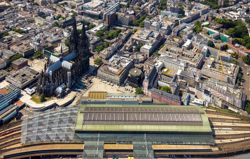 Köln aus der Vogelperspektive: Hauptbahnhof der Deutschen Bahn im Ortsteil Innenstadt in Köln im Bundesland Nordrhein-Westfalen, Deutschland