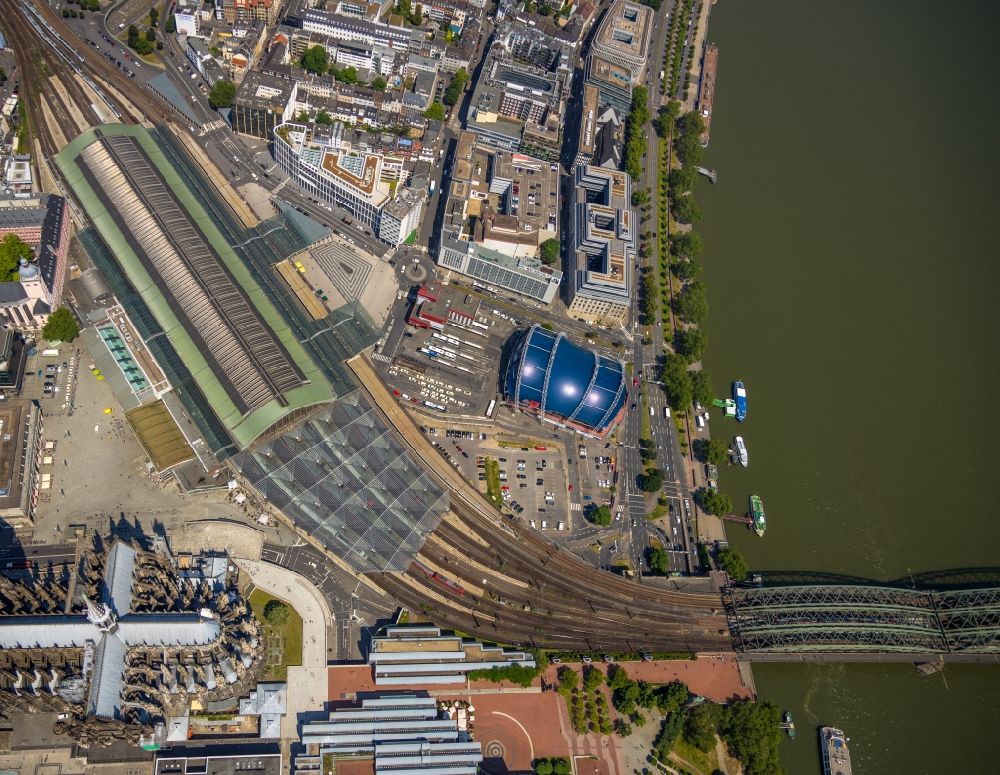 Luftbild Köln - Hauptbahnhof der Deutschen Bahn im Ortsteil Innenstadt in Köln im Bundesland Nordrhein-Westfalen, Deutschland