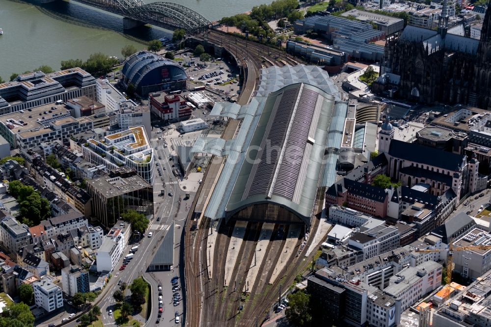 Luftbild Köln - Hauptbahnhof der Deutschen Bahn im Ortsteil Innenstadt in Köln im Bundesland Nordrhein-Westfalen, Deutschland