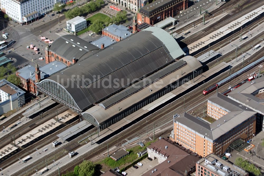 Bremen von oben - Hauptbahnhof der Deutschen Bahn im Ortsteil Mitte in Bremen, Deutschland