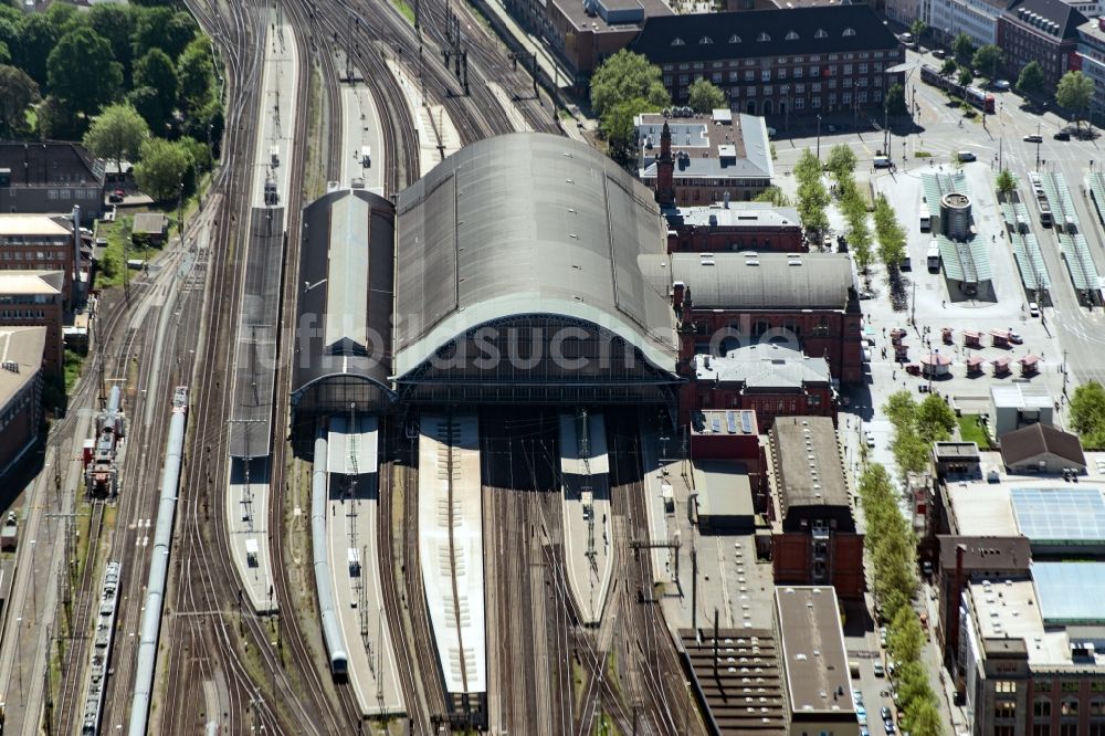 Bremen aus der Vogelperspektive: Hauptbahnhof der Deutschen Bahn im Ortsteil Mitte in Bremen, Deutschland