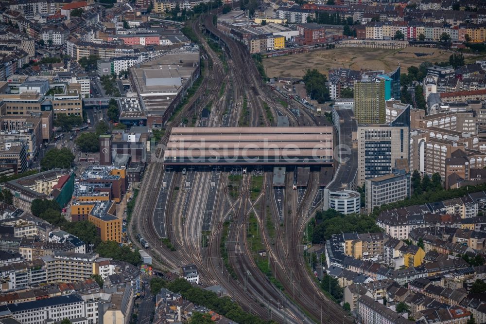 Düsseldorf von oben - Hauptbahnhof der Deutschen Bahn im Ortsteil Oberbilk in Düsseldorf im Bundesland Nordrhein-Westfalen, Deutschland