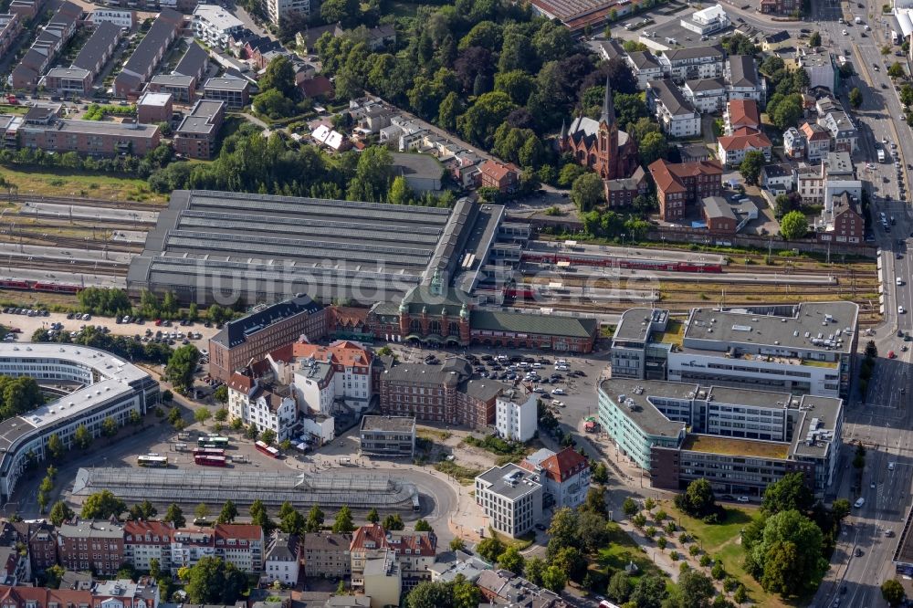 Luftaufnahme Lübeck - Hauptbahnhof der Deutschen Bahn im Ortsteil Sankt Lorenz Süd in Lübeck im Bundesland Schleswig-Holstein