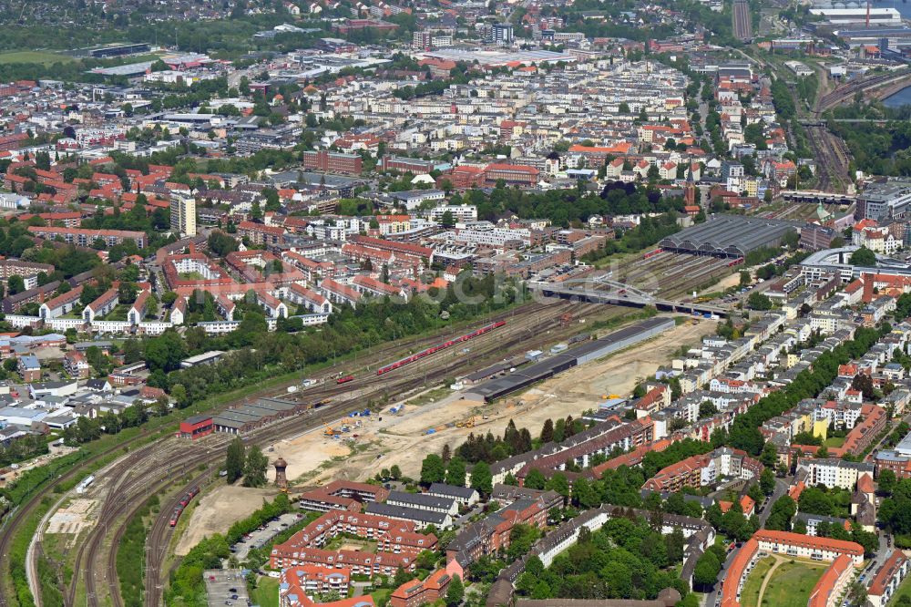 Lübeck aus der Vogelperspektive: Hauptbahnhof der Deutschen Bahn im Ortsteil Sankt Lorenz Süd in Lübeck im Bundesland Schleswig-Holstein