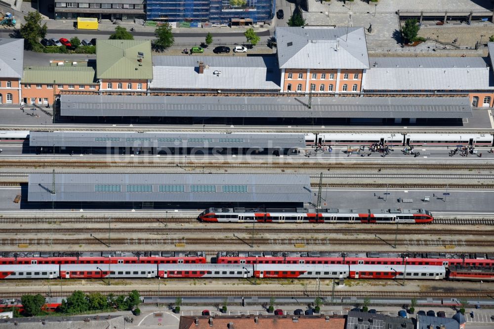 Luftaufnahme Passau - Hauptbahnhof der Deutschen Bahn im Ortsteil Sankt Nikola in Passau im Bundesland Bayern, Deutschland