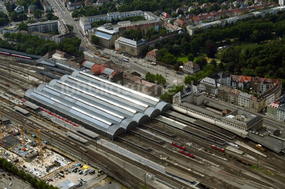 Karlsruhe aus der Vogelperspektive: Hauptbahnhof der Deutschen Bahn im Ortsteil Südweststadt in Karlsruhe im Bundesland Baden-Württemberg, Deutschland