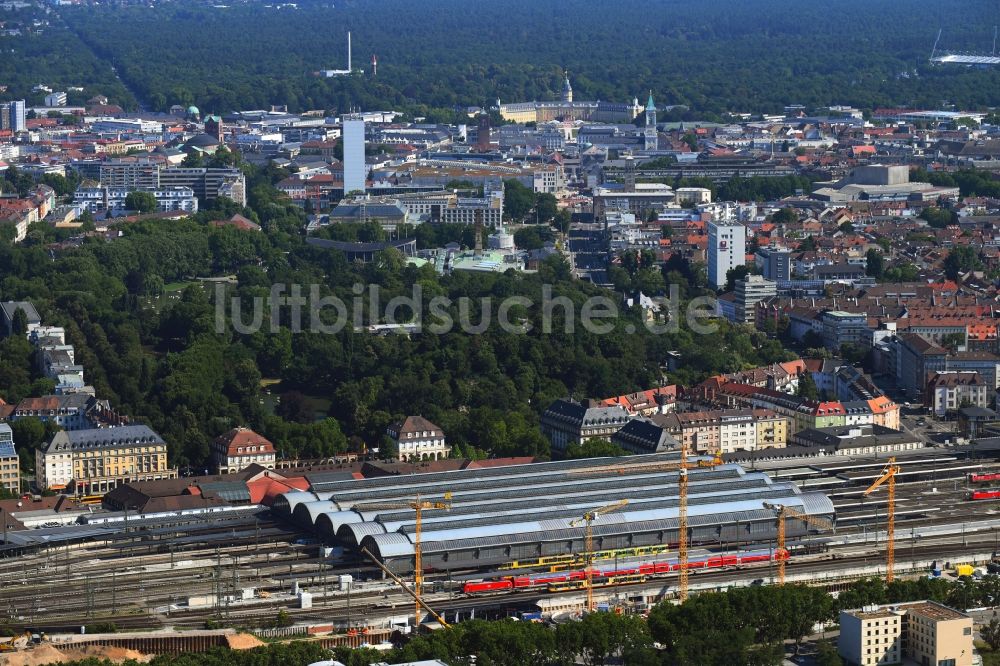 Luftaufnahme Karlsruhe - Hauptbahnhof der Deutschen Bahn im Ortsteil Südweststadt in Karlsruhe im Bundesland Baden-Württemberg, Deutschland