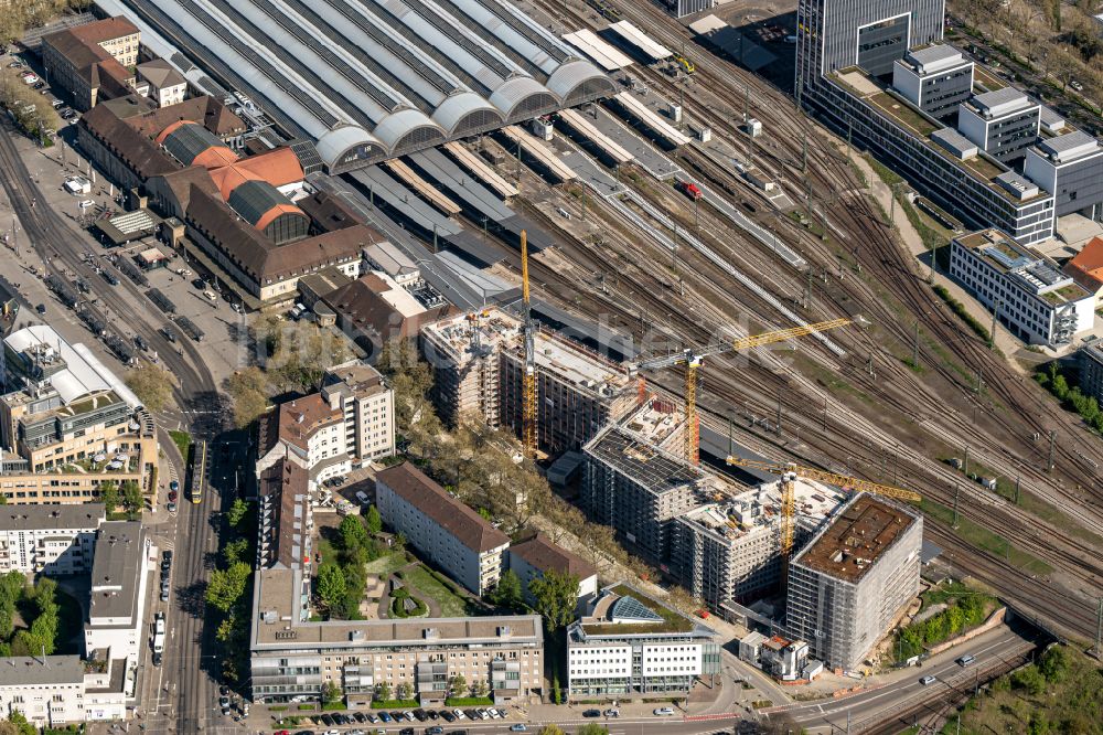 Karlsruhe aus der Vogelperspektive: Hauptbahnhof der Deutschen Bahn im Ortsteil Südweststadt in Karlsruhe im Bundesland Baden-Württemberg, Deutschland