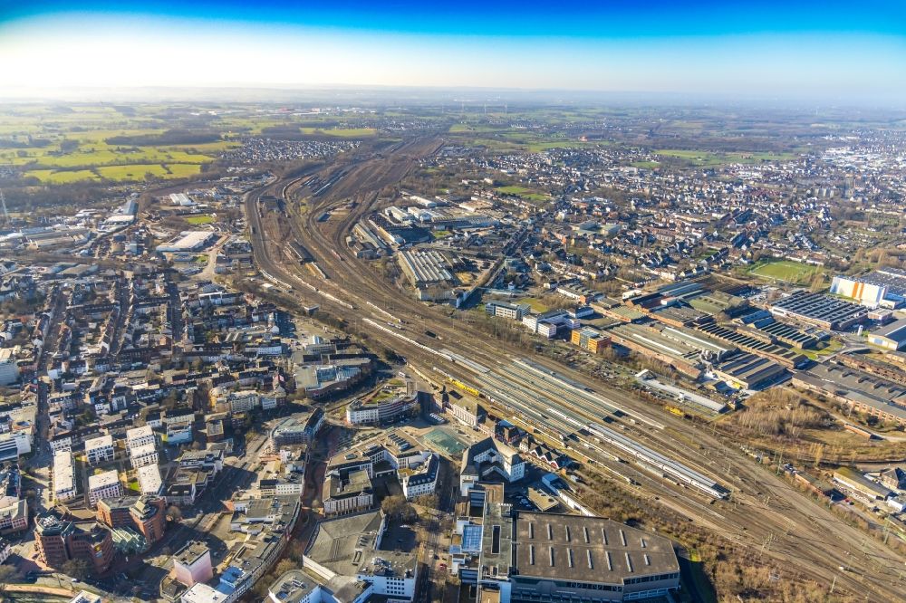 Luftaufnahme Hamm - Hauptbahnhof der Deutschen Bahn und Platz der Deutschen Einheit in Hamm im Bundesland Nordrhein-Westfalen, Deutschland