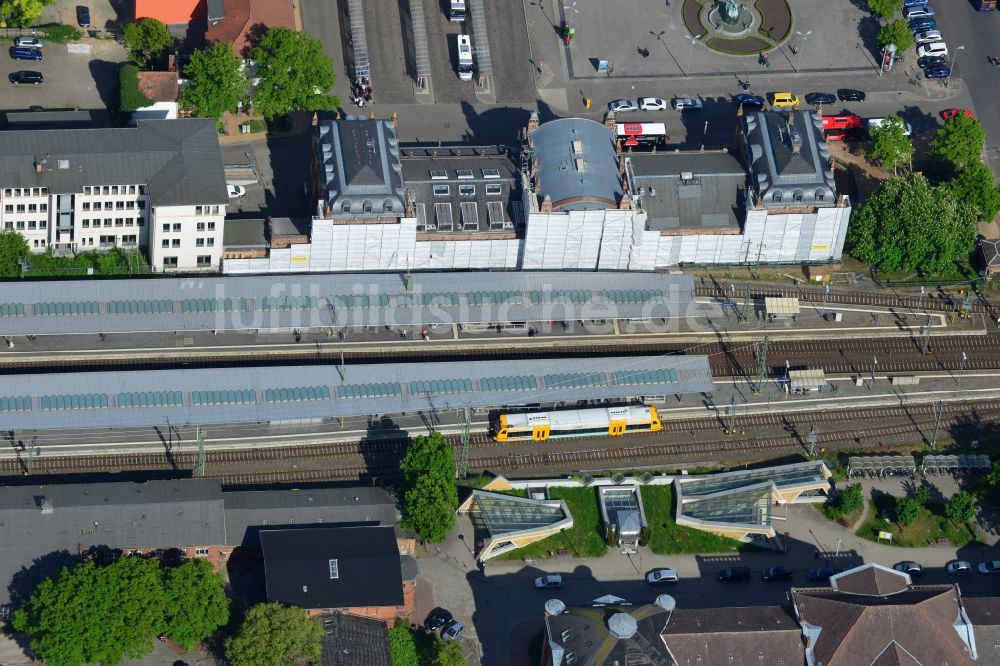 Luftbild Schwerin - Hauptbahnhof der Deutschen Bahn in Schwerin im Bundesland Mecklenburg-Vorpommern