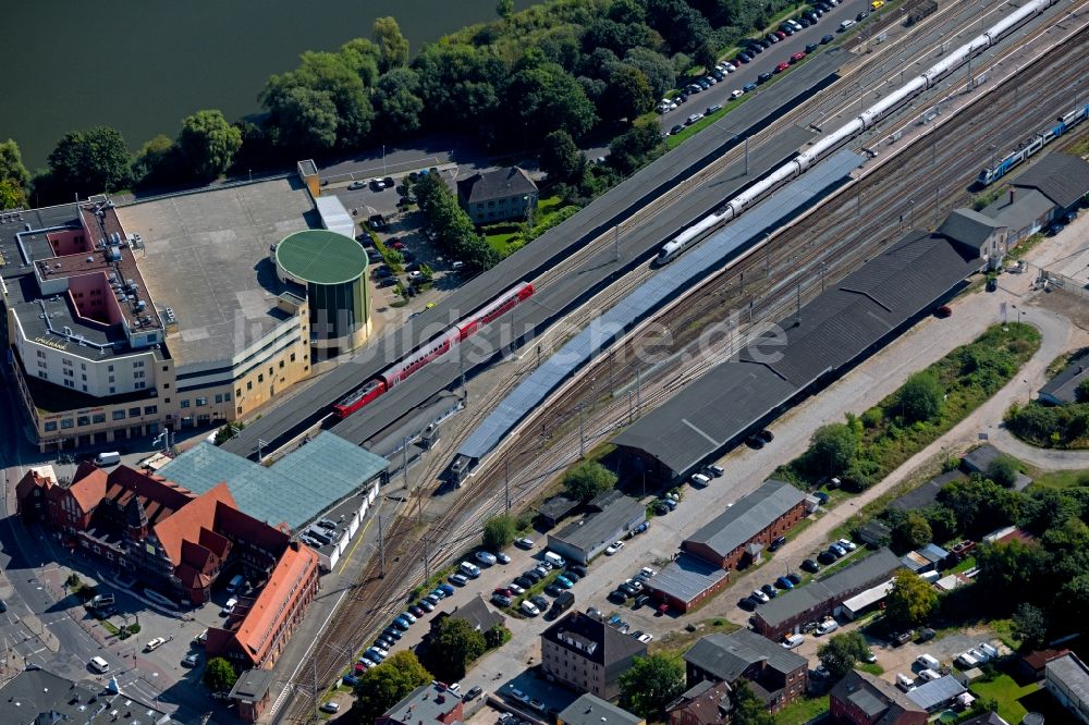 Luftaufnahme Stralsund - Hauptbahnhof der Deutschen Bahn in Stralsund im Bundesland Mecklenburg-Vorpommern, Deutschland