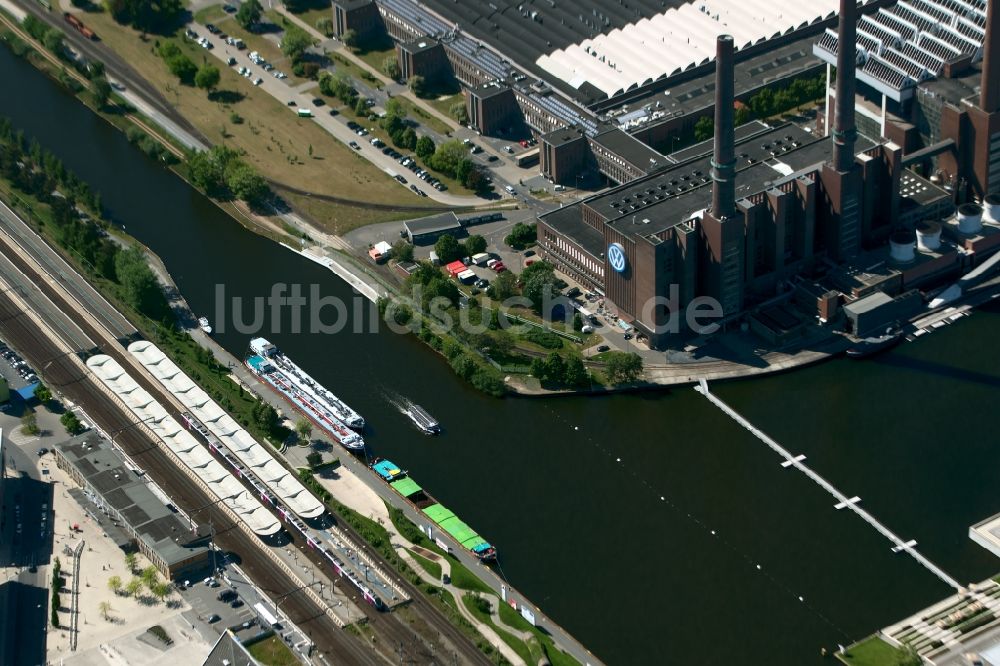 Luftaufnahme Wolfsburg - Hauptbahnhof der Deutschen Bahn in Wolfsburg im Bundesland Niedersachsen, Deutschland