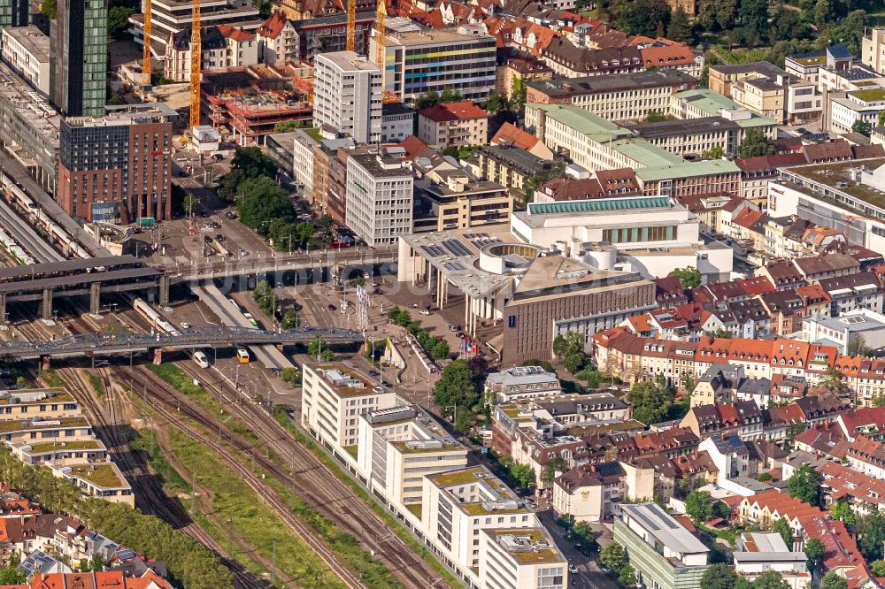 Freiburg im Breisgau von oben - Hauptbahnhof und Geschäftszentrum in Freiburg im Breisgau im Bundesland Baden-Württemberg, Deutschland