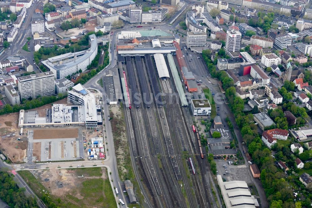 Kassel aus der Vogelperspektive: Hauptbahnhof Kassel der Deutschen Bahn in Kassel im Bundesland Hessen, Deutschland