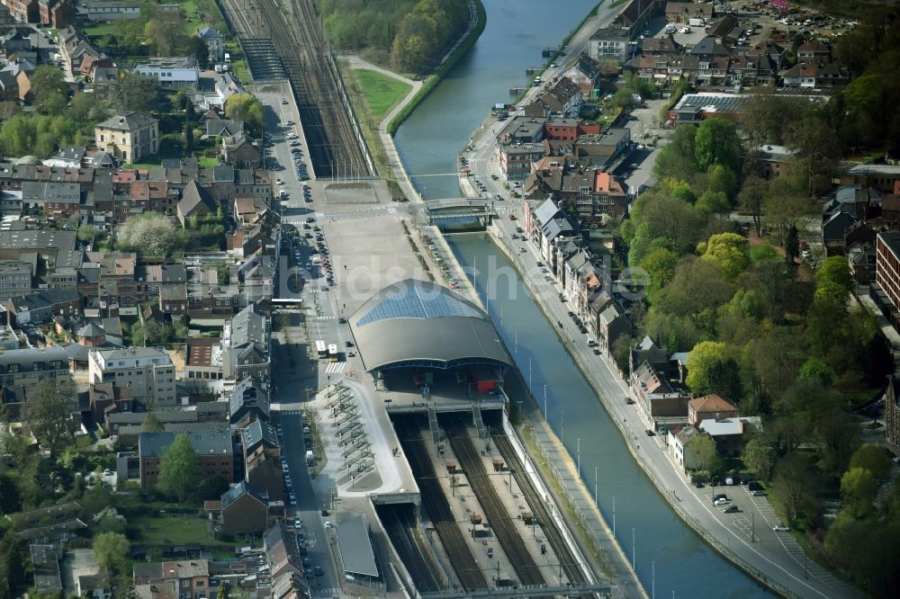 Luftaufnahme Halle - Hauptbahnhof der Nationalen Gesellschaft der Belgischen Eisenbahnen (NGBE) in Halle in Vlaanderen, Belgien