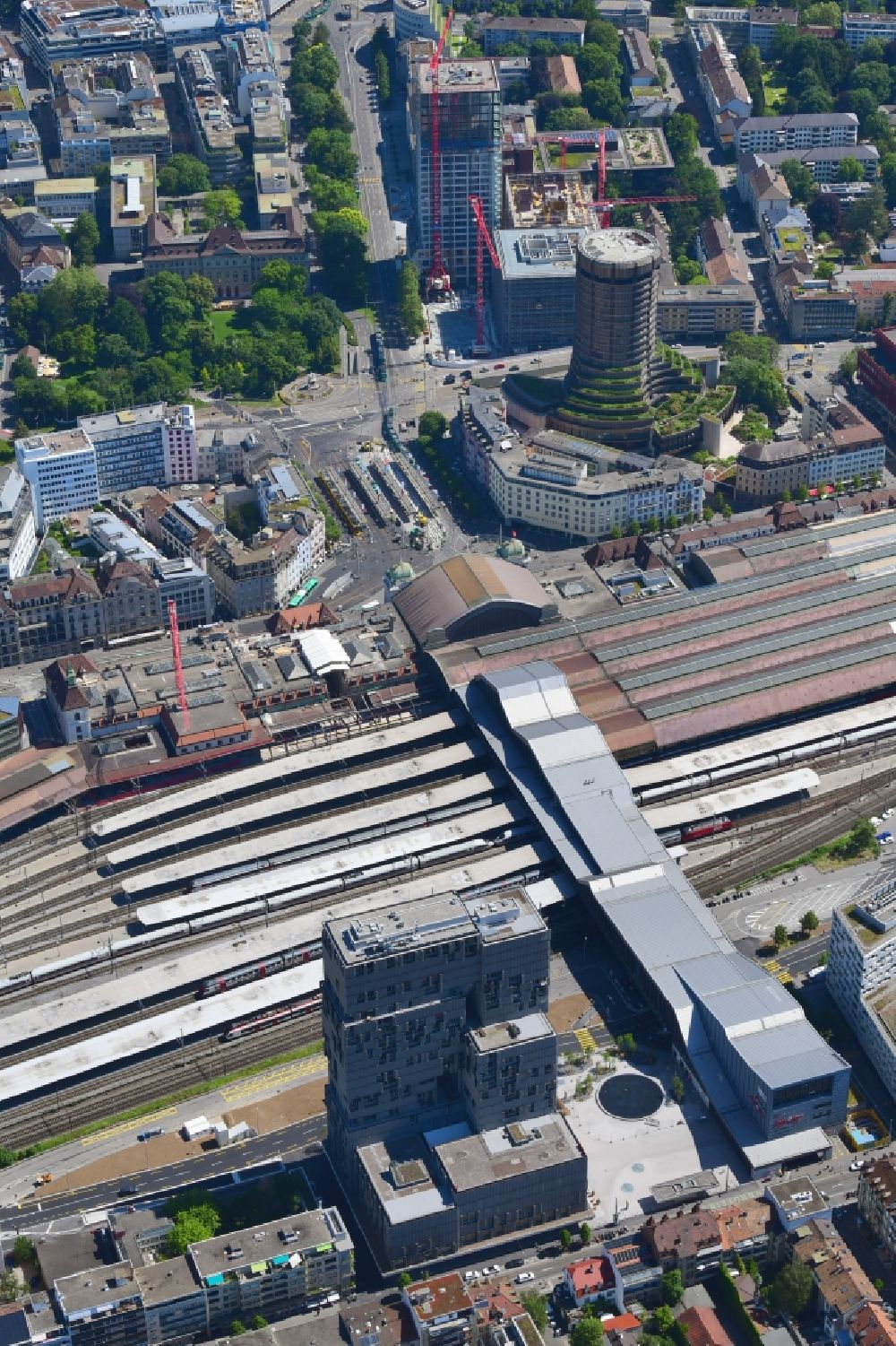Basel aus der Vogelperspektive: Hauptbahnhof der SBB in Basel, Schweiz