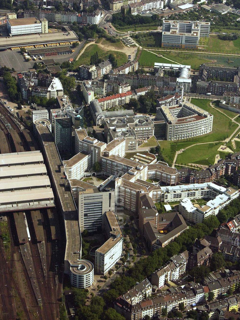 Luftaufnahme Düsseldorf (NRW) - Hauptbahnhof und Weiterbildungszentrum (WBZ) - Düsseldorf (NRW)