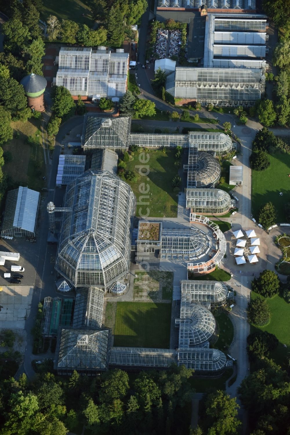 Berlin aus der Vogelperspektive: Hauptgebäude und Gewächshäuser- Komplex im Botanischen Garten Berlin-Dahlem in Berlin