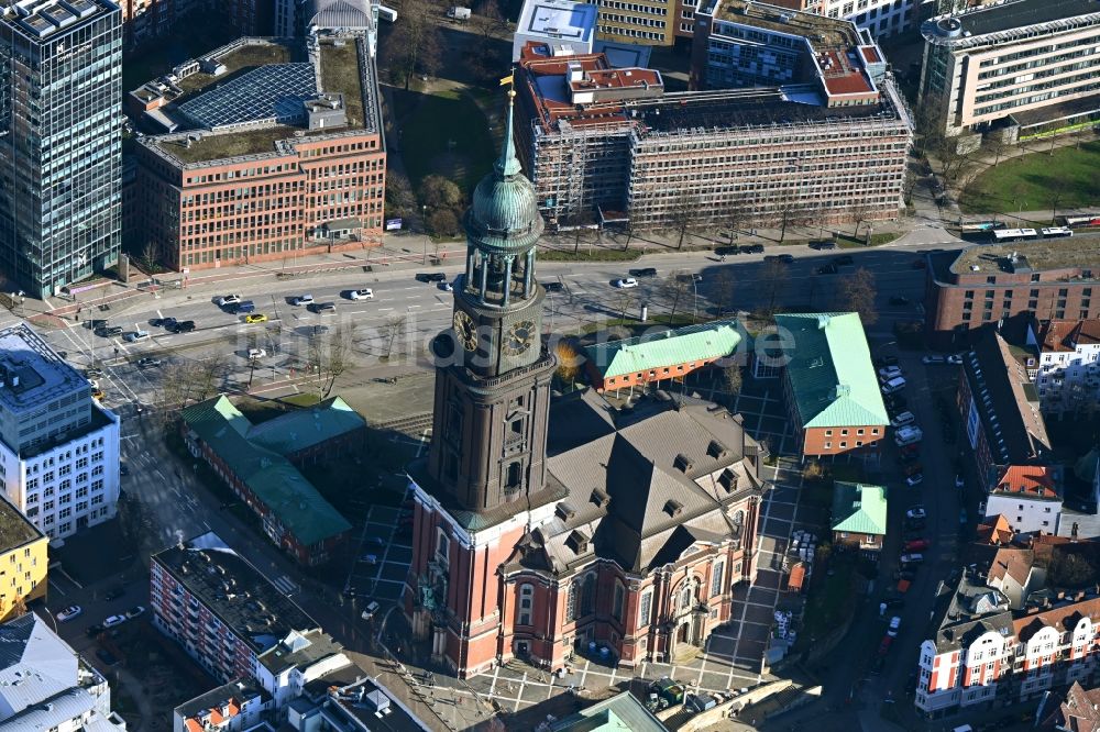 Hamburg aus der Vogelperspektive: Hauptkirche Sankt Michaelis in Hamburg