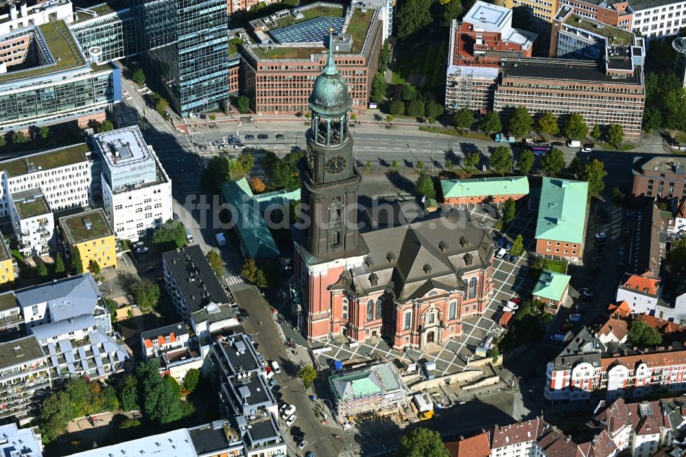 Hamburg aus der Vogelperspektive: Hauptkirche Sankt Michaelis Michel im Stadtteil Neustadt in Hamburg, Deutschland