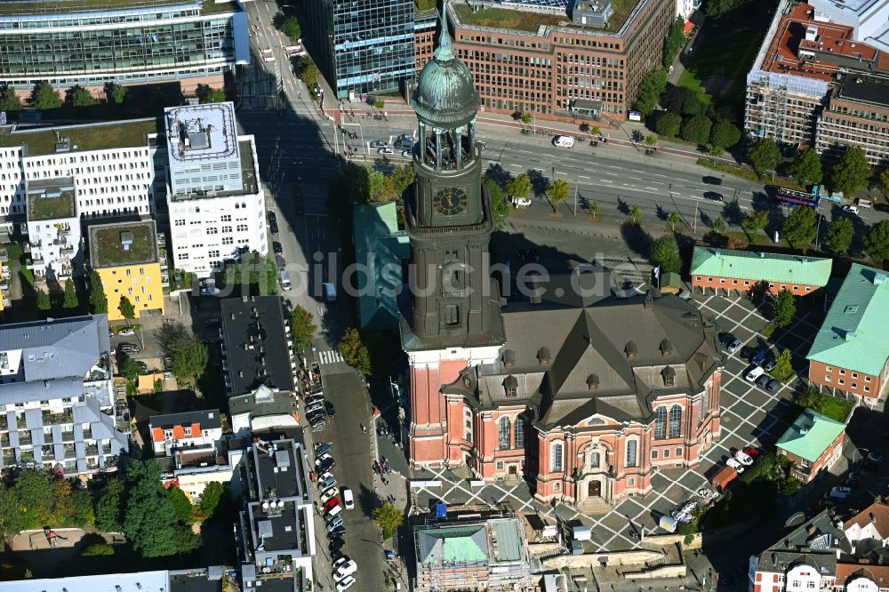 Luftbild Hamburg - Hauptkirche Sankt Michaelis Michel im Stadtteil Neustadt in Hamburg, Deutschland
