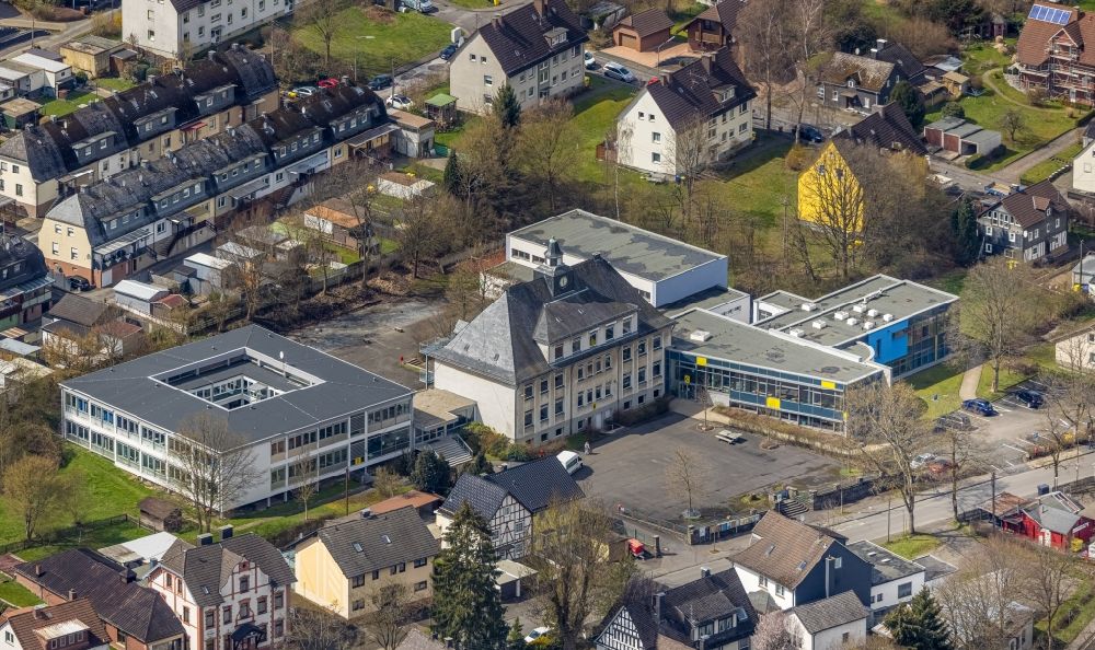 Eichen von oben - Hauptschule in Eichen im Bundesland Nordrhein-Westfalen, Deutschland